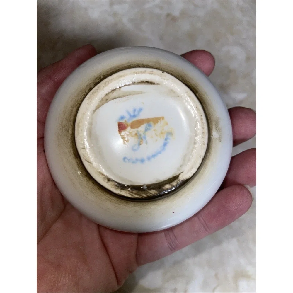 Vintage Capodimonte porcelain round trinket box‎ intricate multi rose design